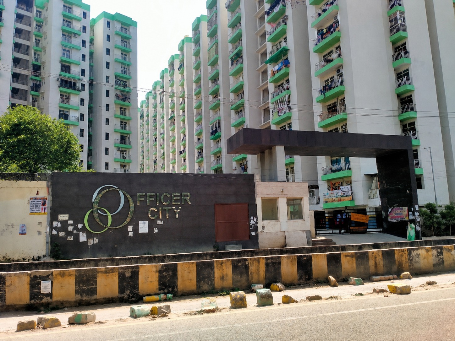 3BHK flat available for rent in Officer City 1